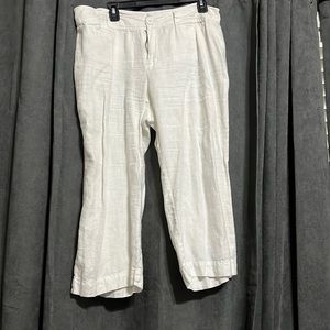 Madison. Size 16. White Linen. Cropped Pants.